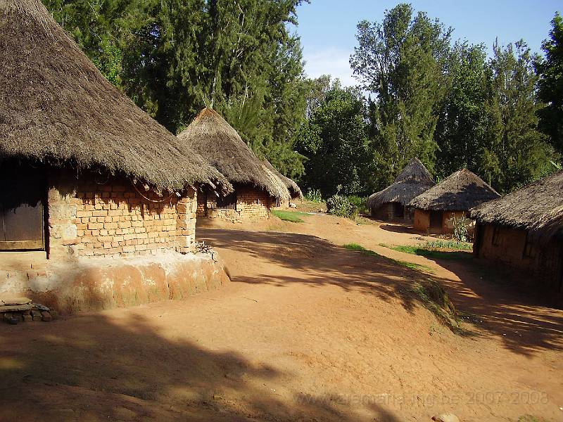 0120 Hutten in Drodro.JPG